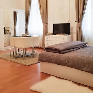 Ekszerdoboz A Budai Var Alatt Budapesta